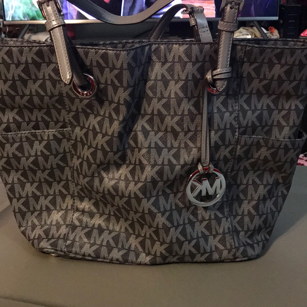 Michael kors jet set tote